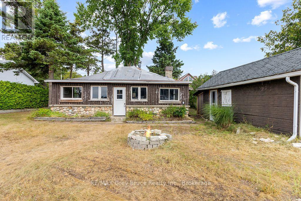11 Mcneil Street, Northern Bruce Peninsula, Ontario N0H 1W0 - Photo 2 - X13658226
