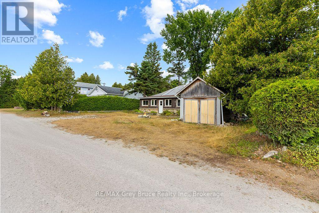 11 Mcneil Street, Northern Bruce Peninsula, Ontario N0H 1W0 - Photo 4 - X13658226