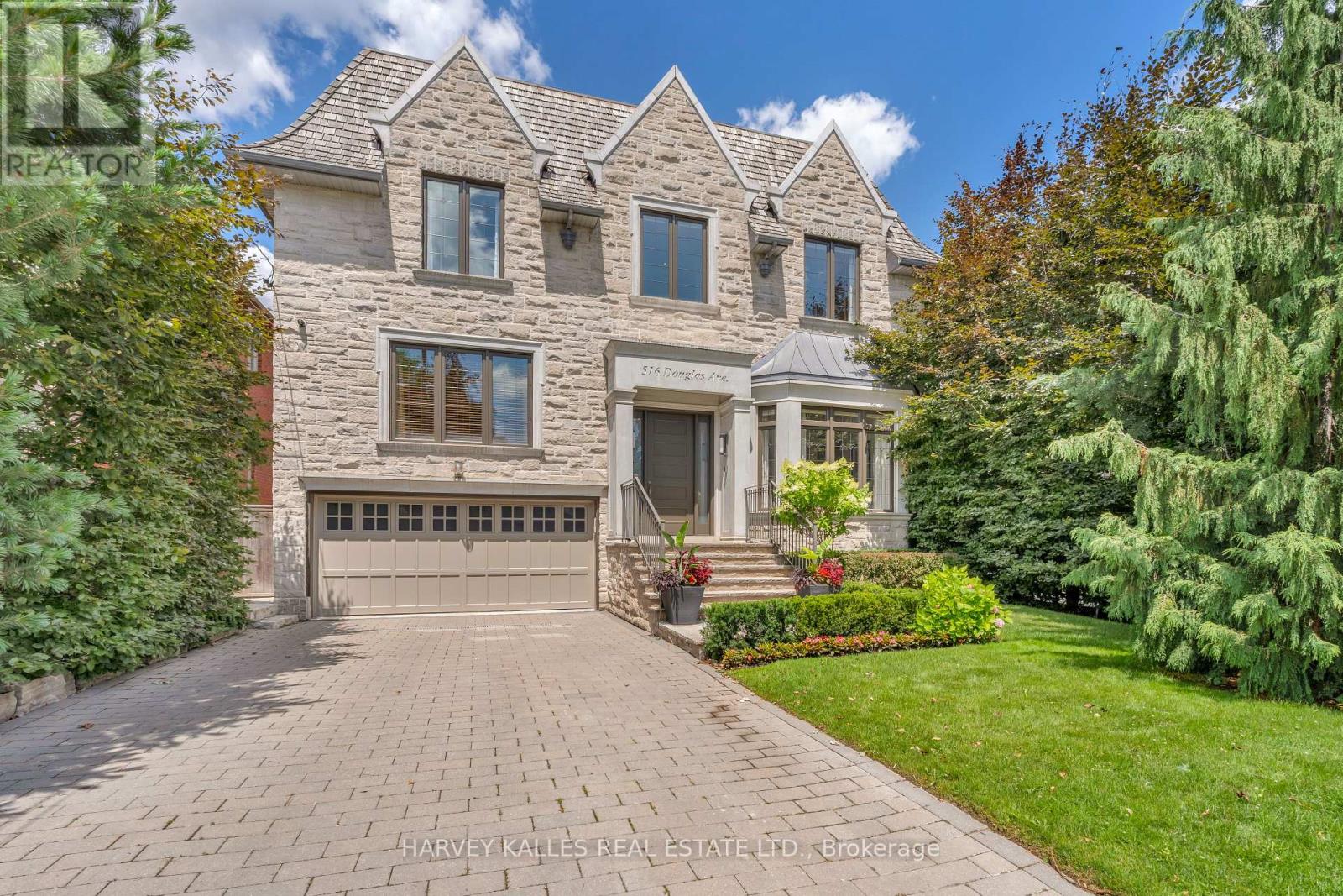 516 DOUGLAS AVENUE, Toronto, Ontario