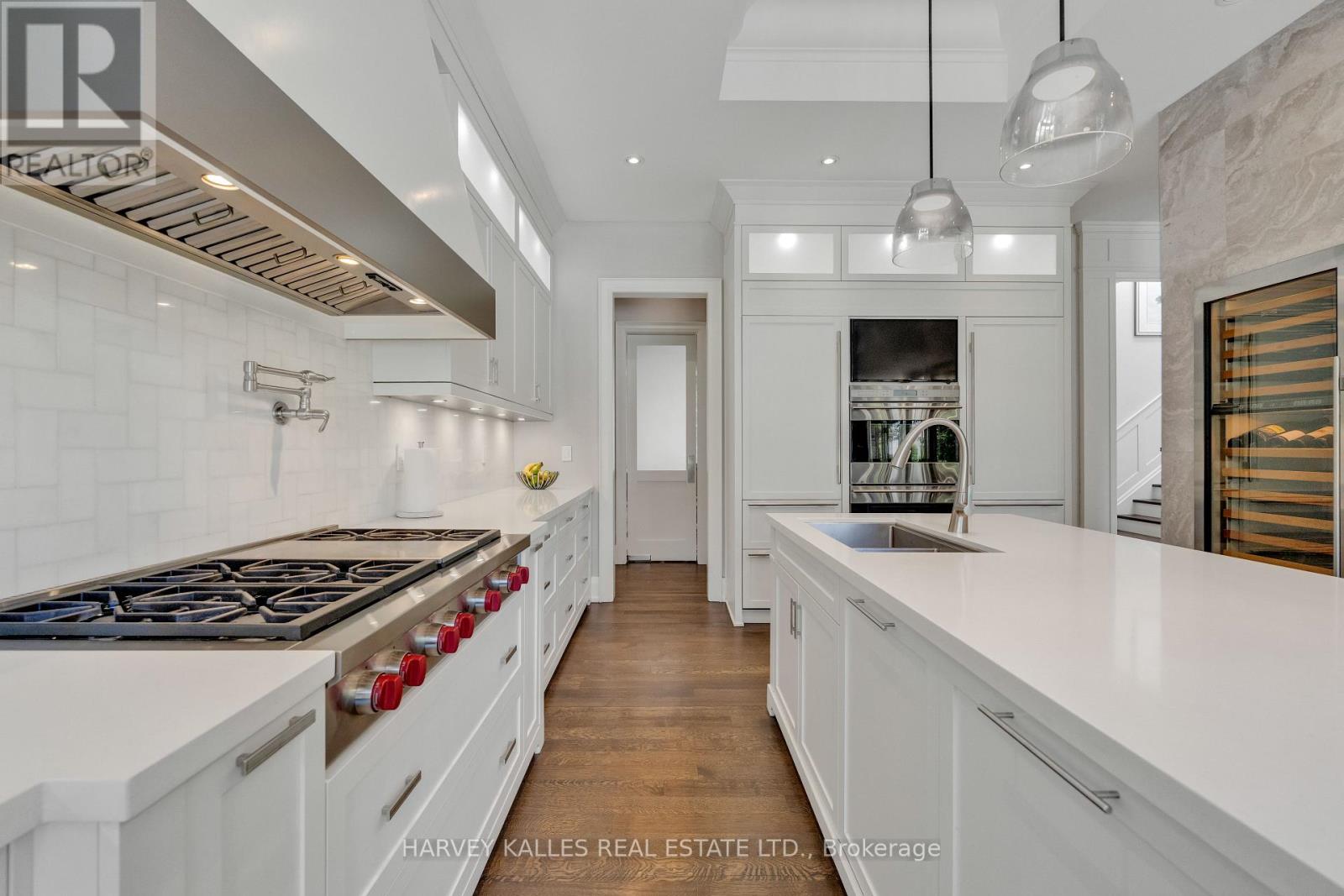 516 Douglas Avenue, Toronto, Ontario  M5M 1H5 - Photo 16 - C13657980