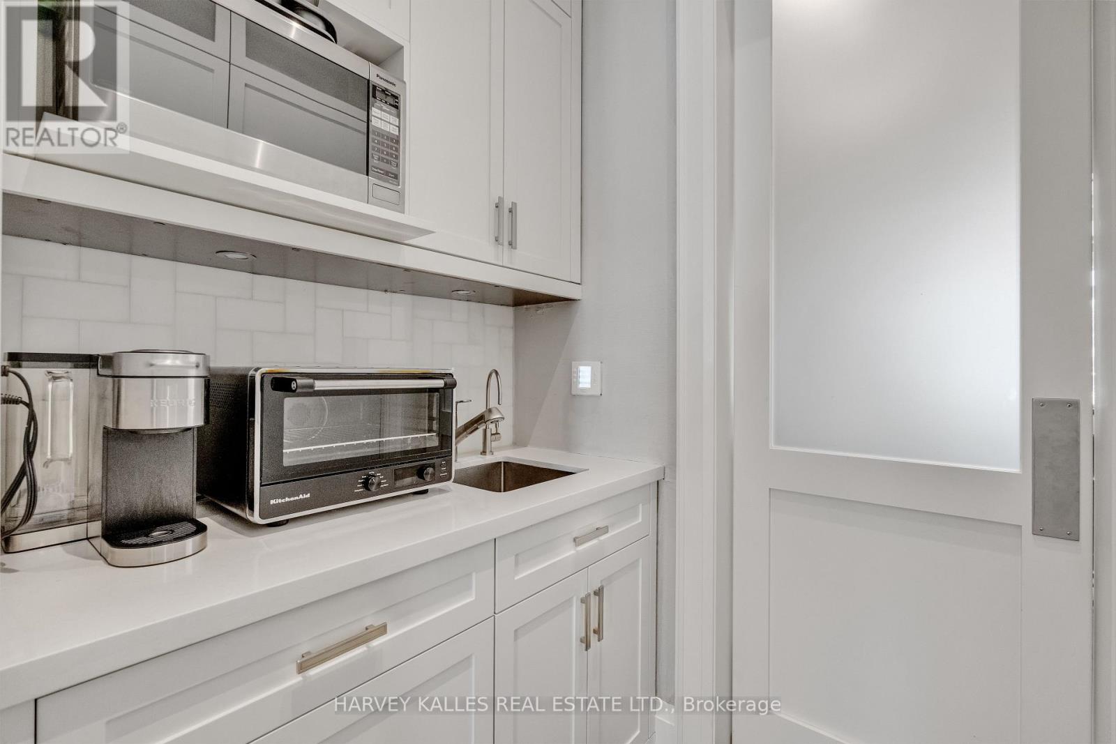 516 Douglas Avenue, Toronto, Ontario  M5M 1H5 - Photo 17 - C13657980