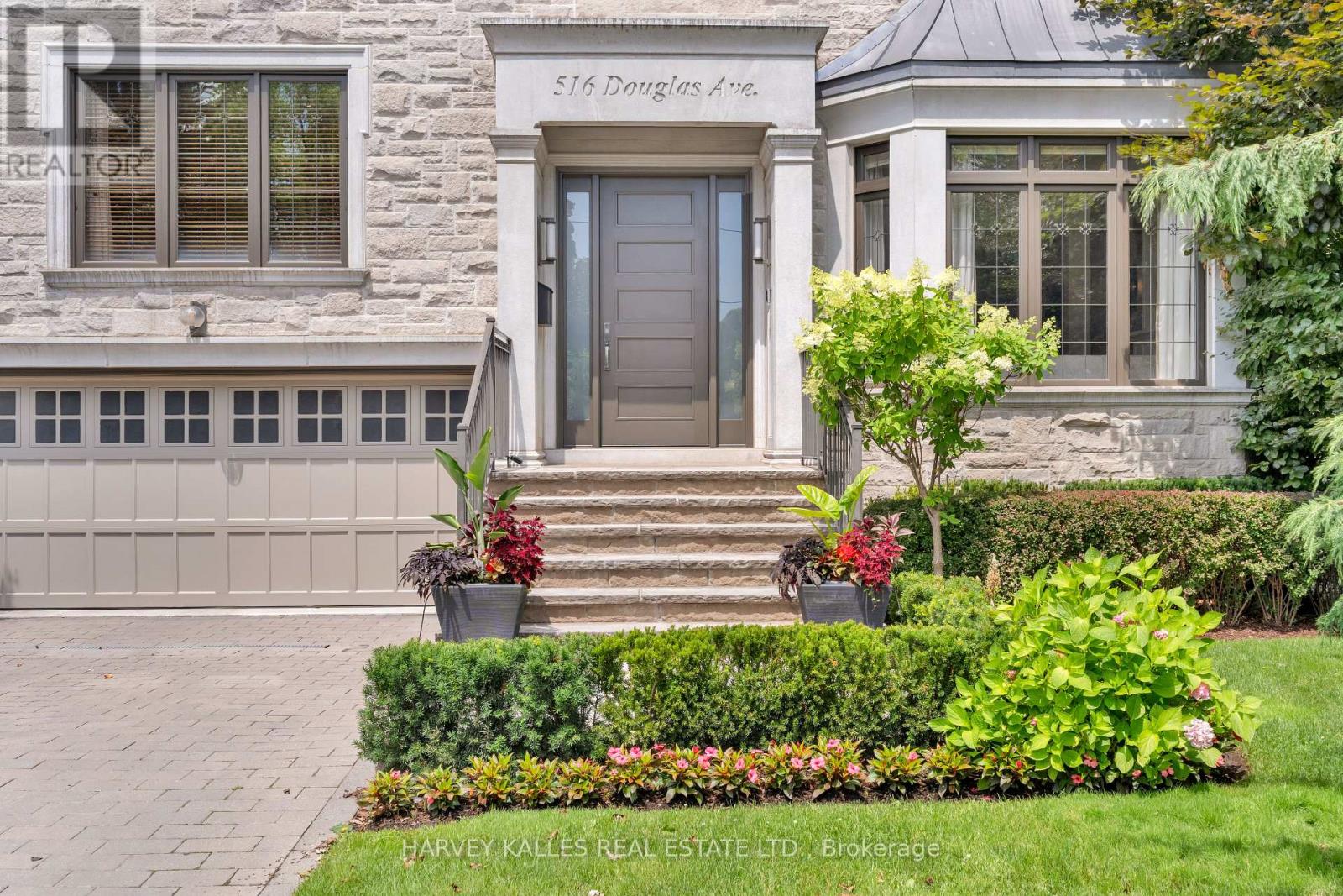 516 Douglas Avenue, Toronto, Ontario  M5M 1H5 - Photo 3 - C13657980