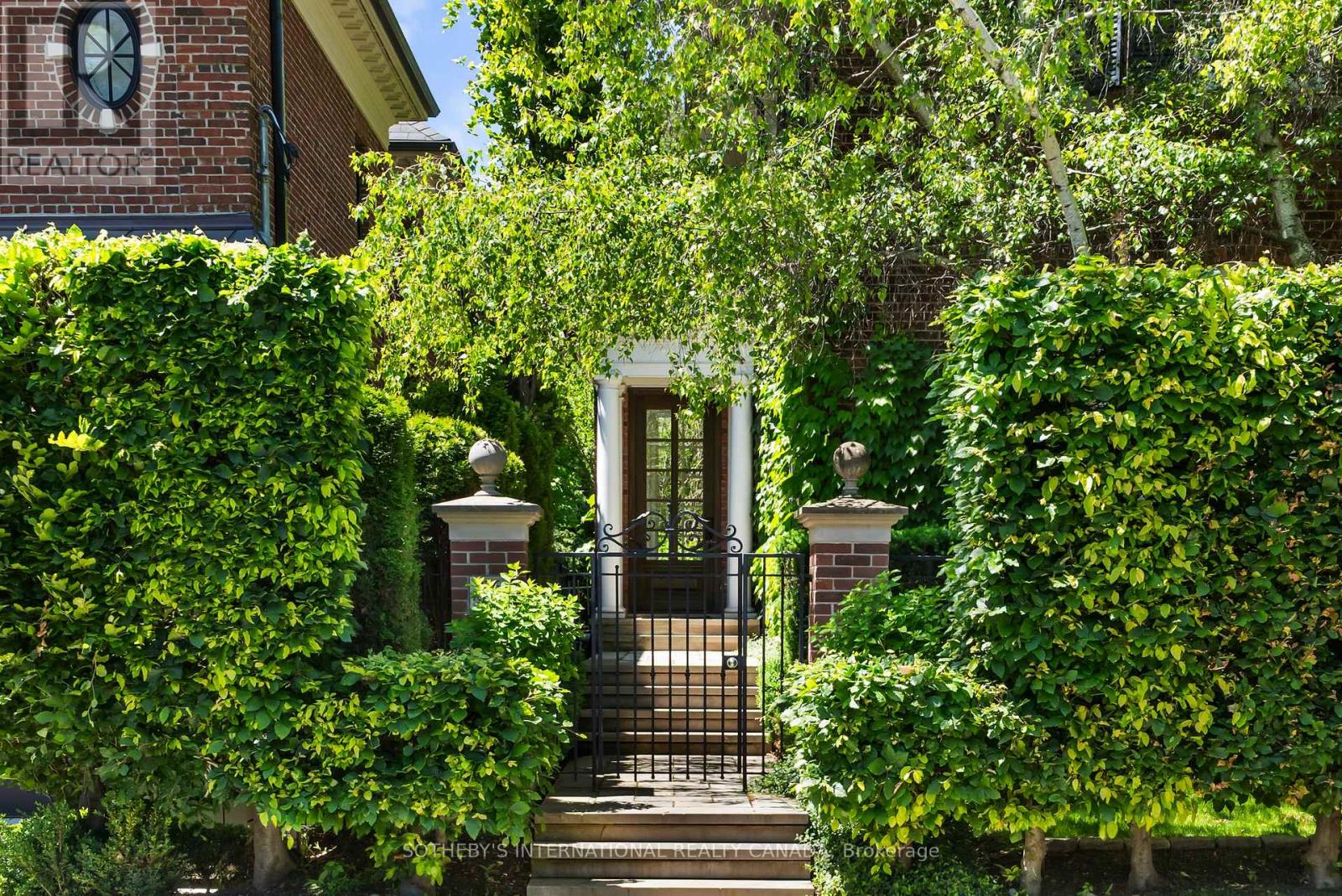 236 Poplar Plains Road, Toronto, Ontario  M4V 2N7 - Photo 2 - C13658168