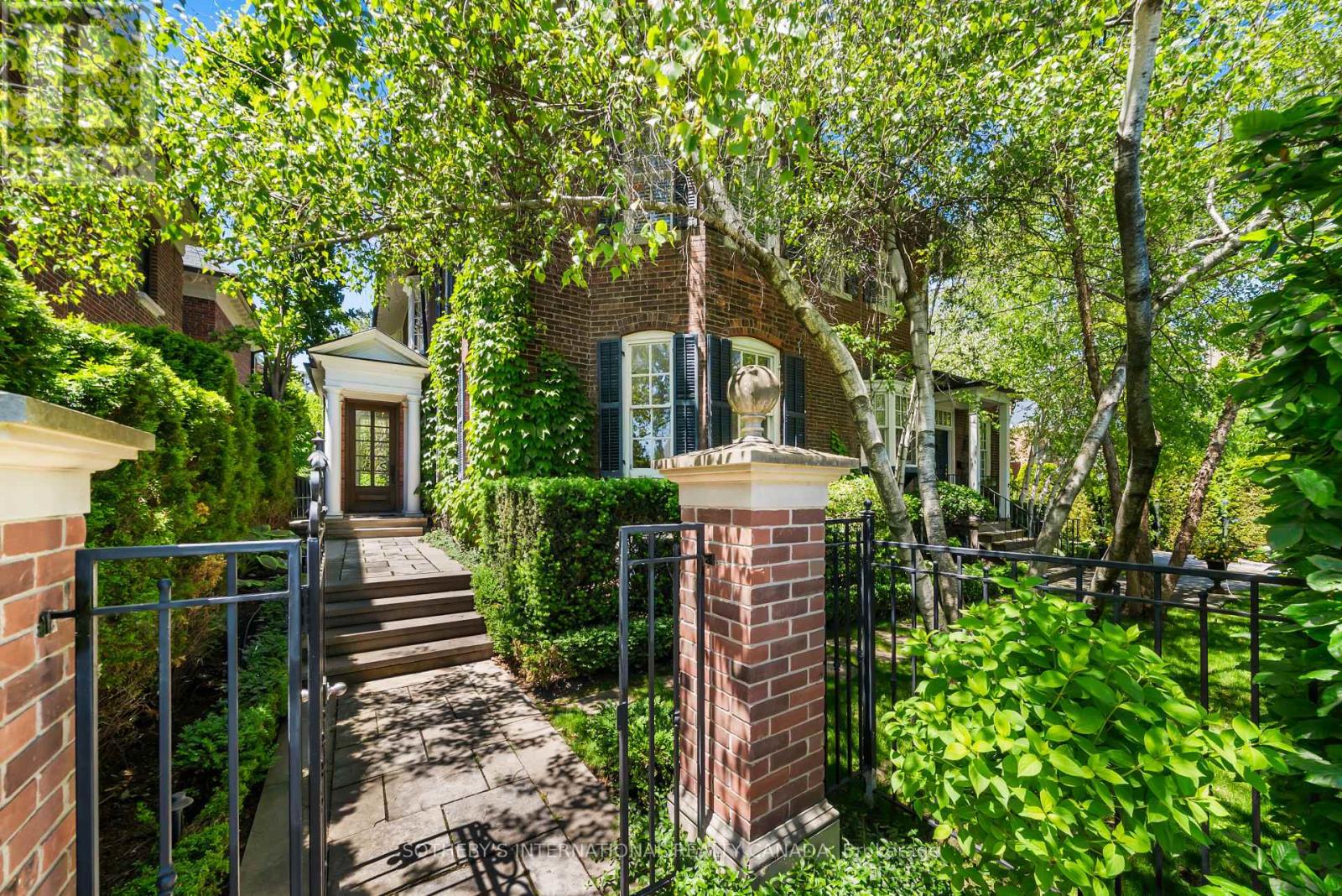 236 Poplar Plains Road, Toronto, Ontario  M4V 2N7 - Photo 4 - C13658168