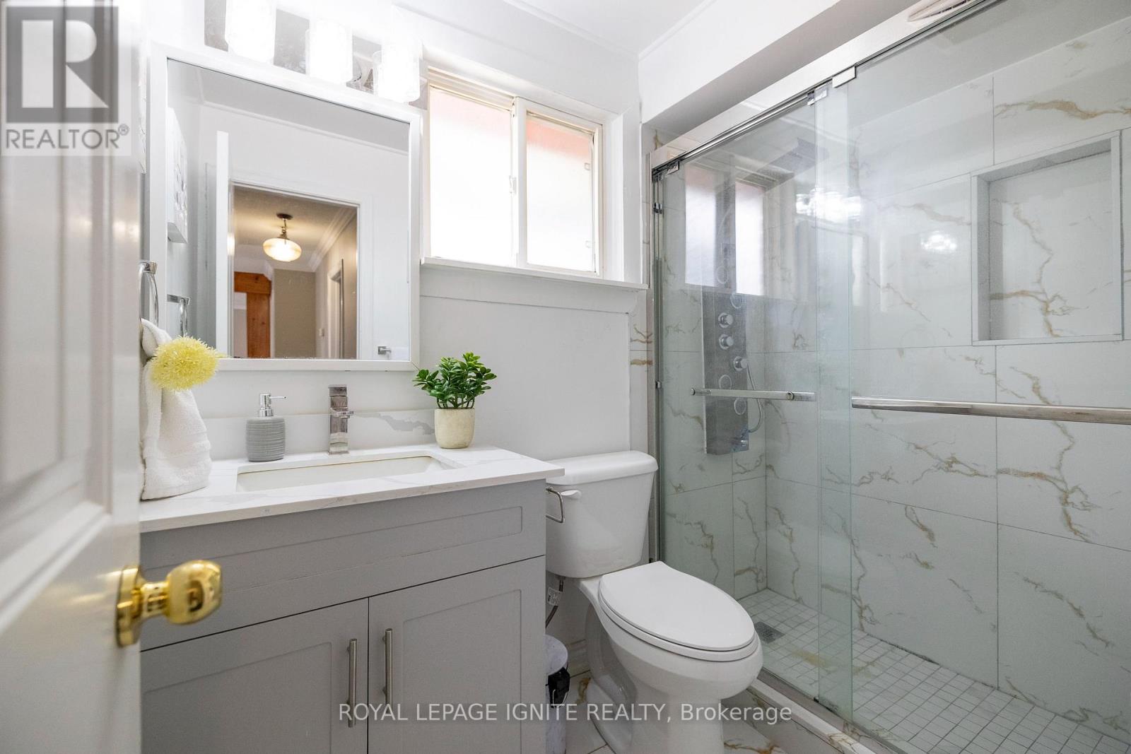 803 Fairview Avenue, Pickering, Ontario  L1W 1M7 - Photo 16 - E13657952