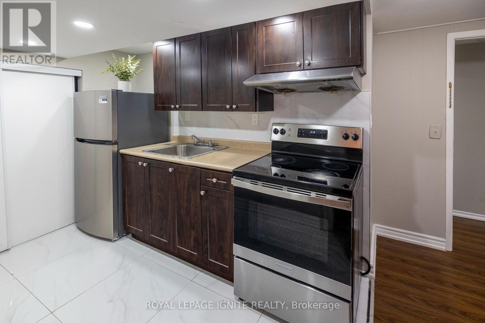 803 Fairview Avenue, Pickering, Ontario  L1W 1M7 - Photo 18 - E13657952