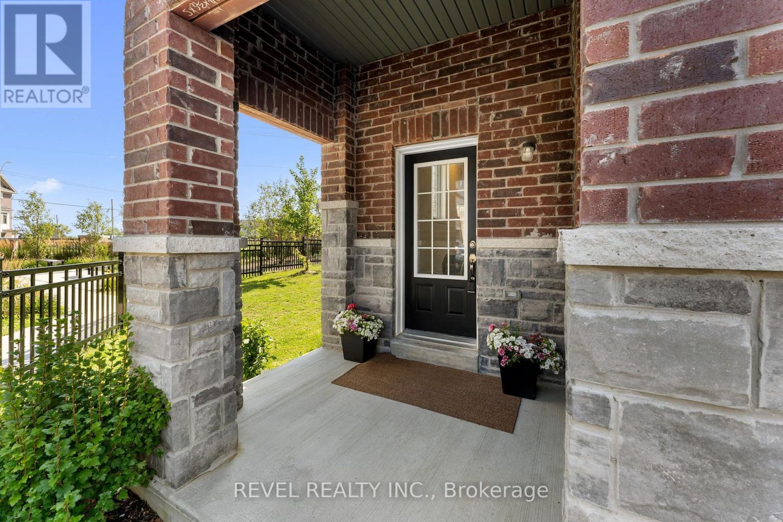 61 Honey Crisp Lane, Clarington, Ontario  L1C 3K2 - Photo 3 - E13657988