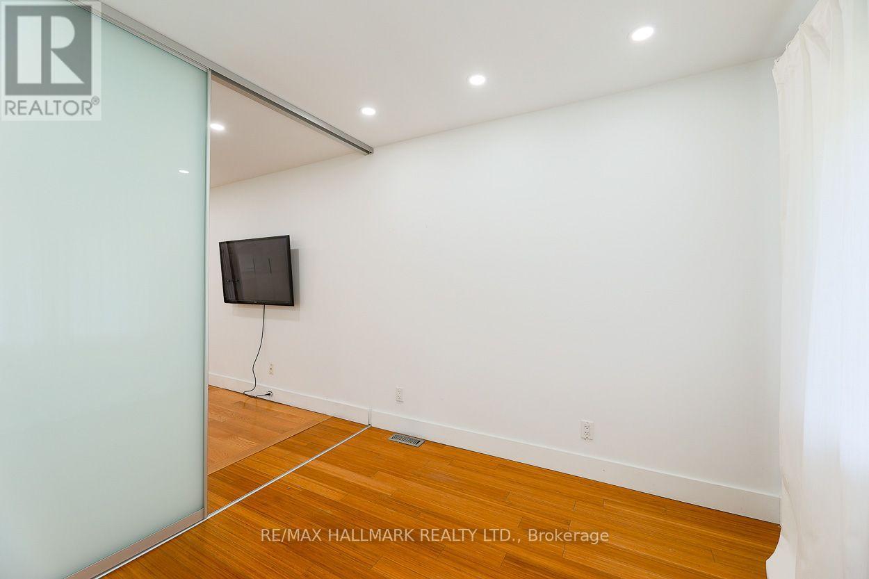 Main - 2159 Gerrard Street E, Toronto, Ontario  M4E 2C4 - Photo 10 - E13658104
