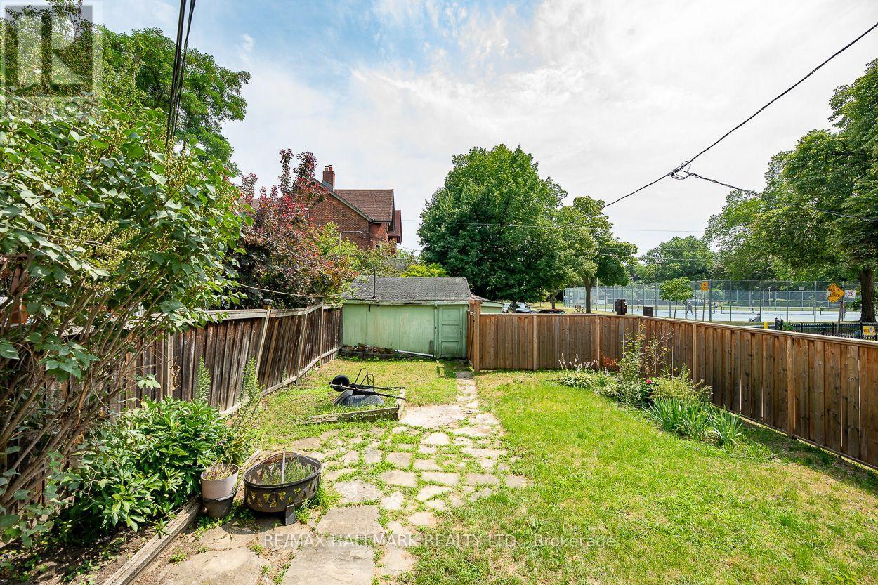 Main - 2159 Gerrard Street E, Toronto, Ontario  M4E 2C4 - Photo 13 - E13658104