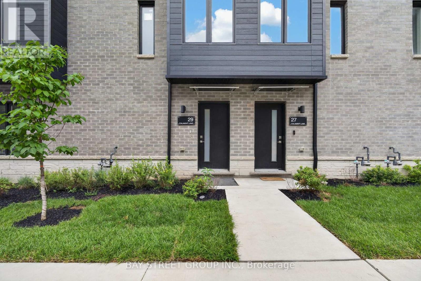 29 Calamint Lane, Toronto, Ontario  M1W 2H1 - Photo 4 - E13658116
