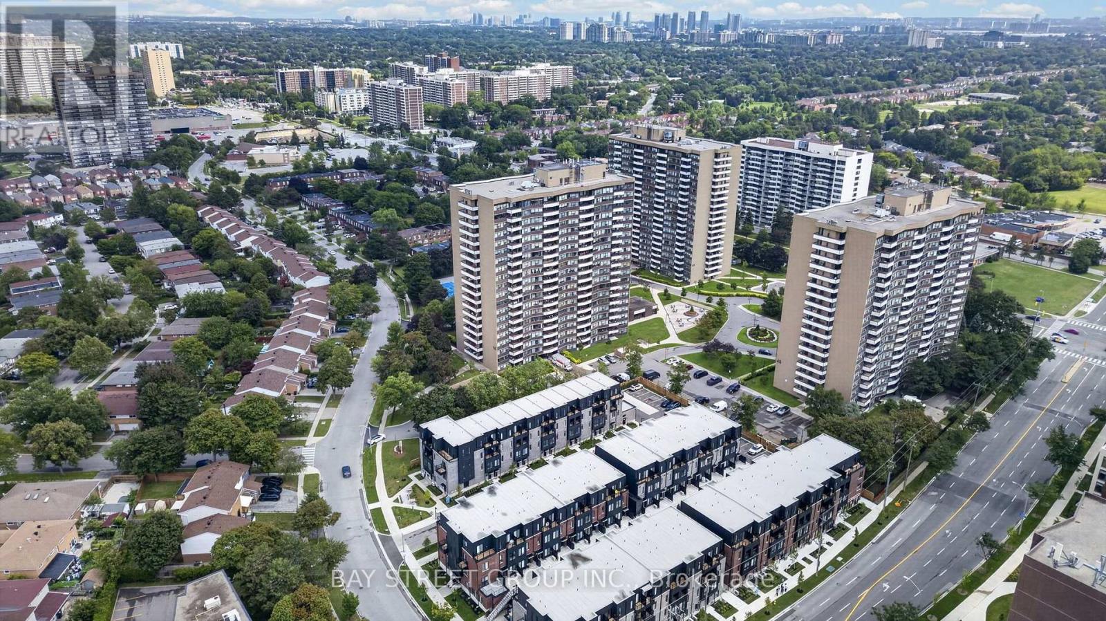 29 Calamint Lane, Toronto, Ontario  M1W 2H1 - Photo 5 - E13658116