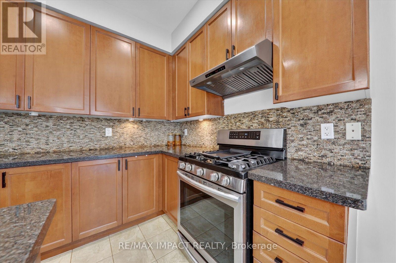 22 Canary Street, Whitby, Ontario  L1R 0K2 - Photo 12 - E13658124