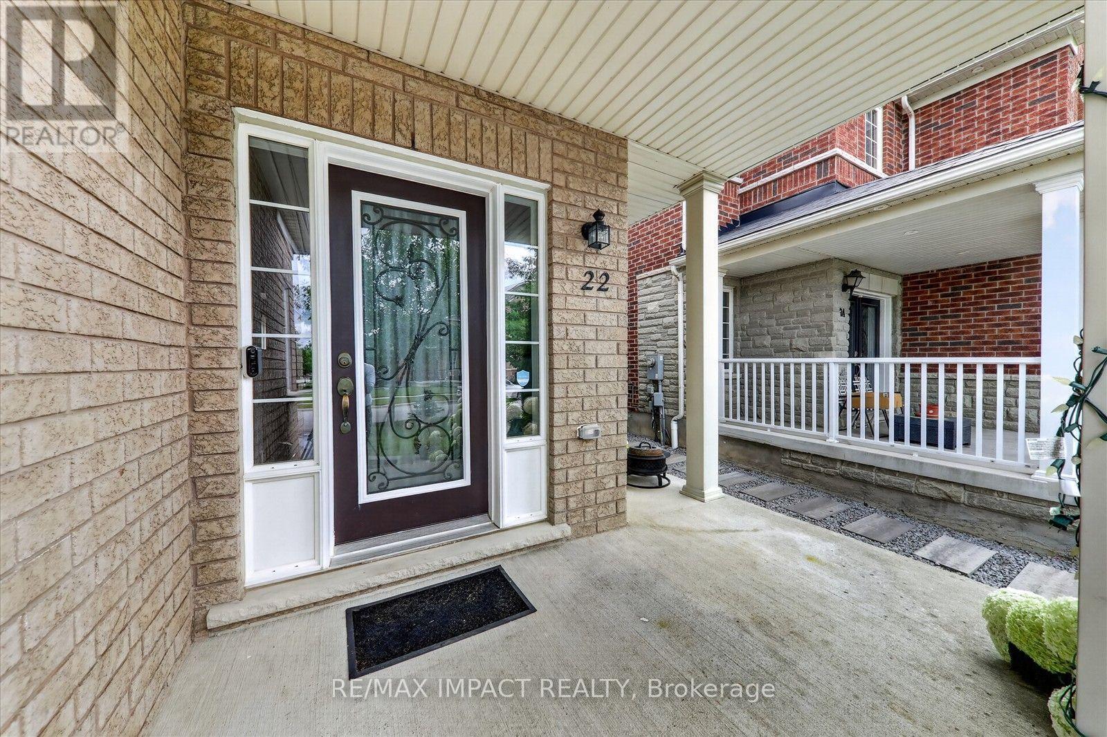 22 Canary Street, Whitby, Ontario  L1R 0K2 - Photo 5 - E13658124