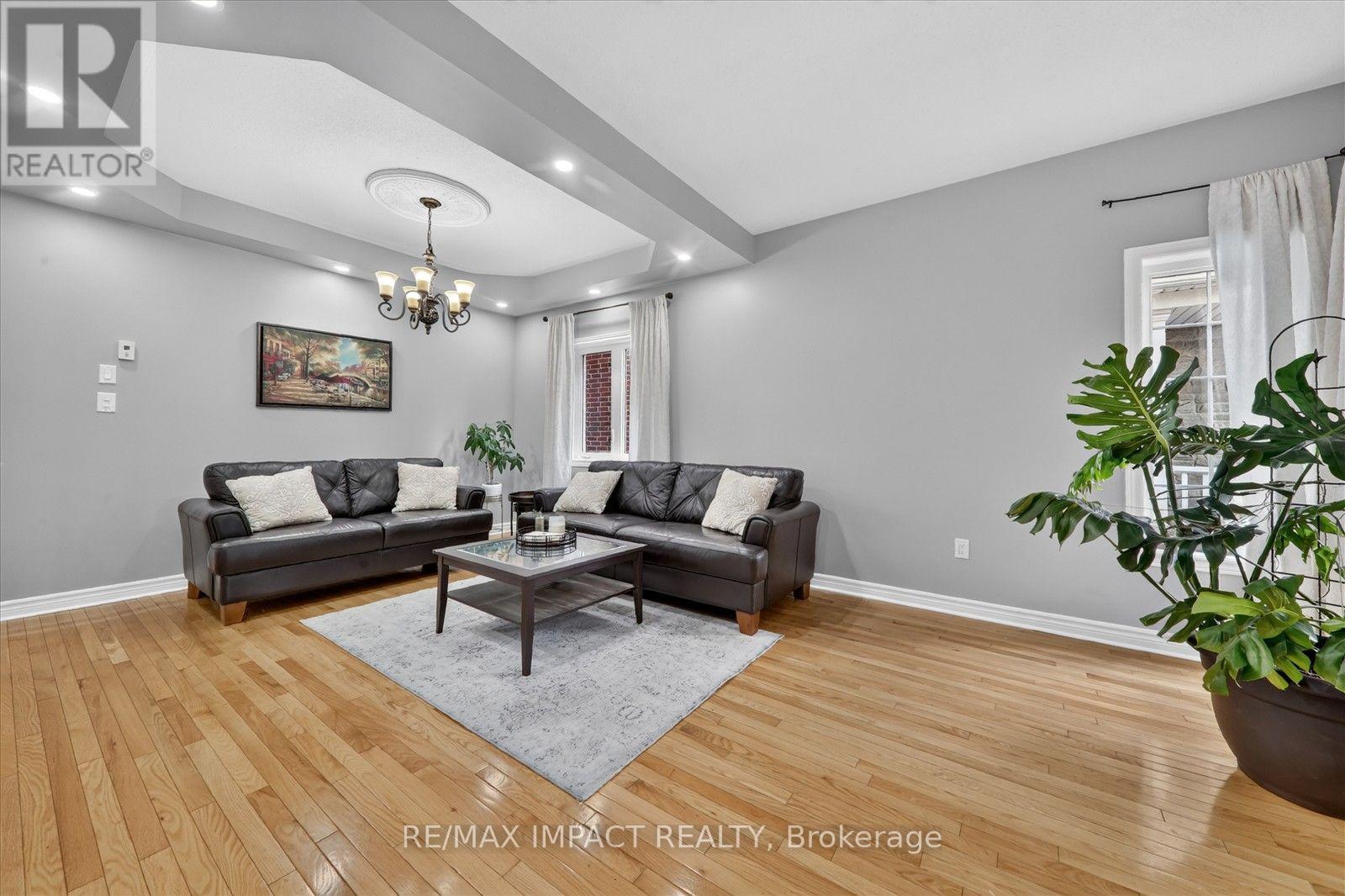 22 Canary Street, Whitby, Ontario  L1R 0K2 - Photo 7 - E13658124