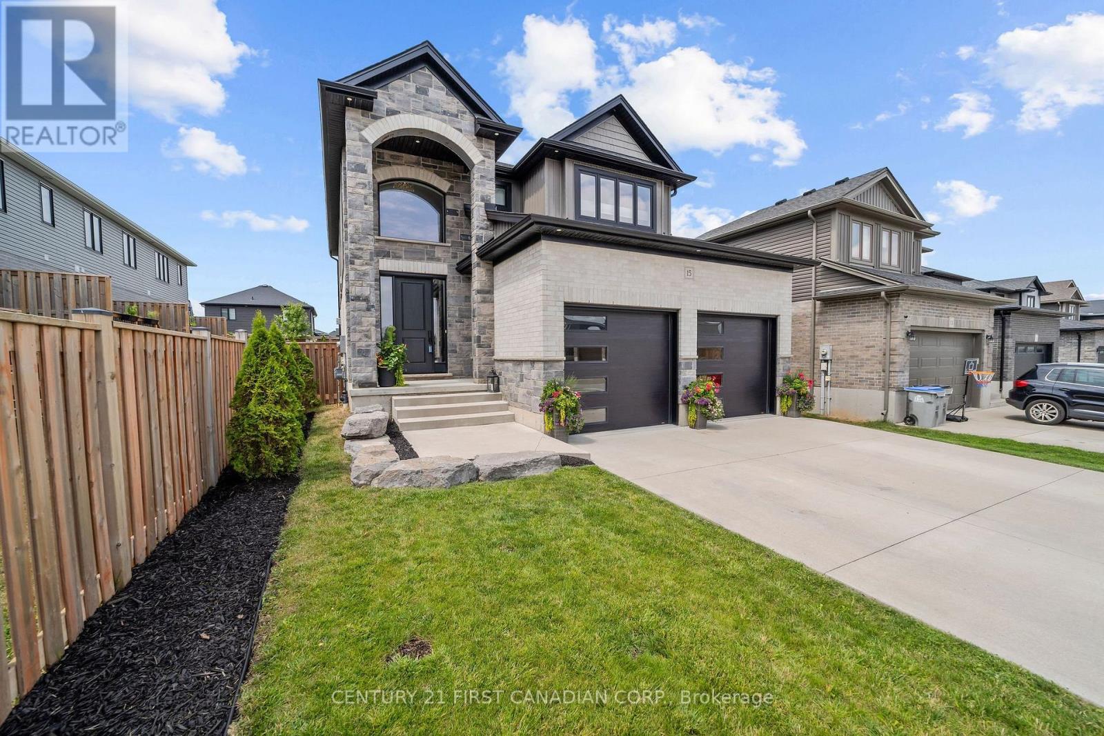 15 Nicholson Street, Lucan Biddulph, Ontario  N0M 2J0 - Photo 2 - X13658120