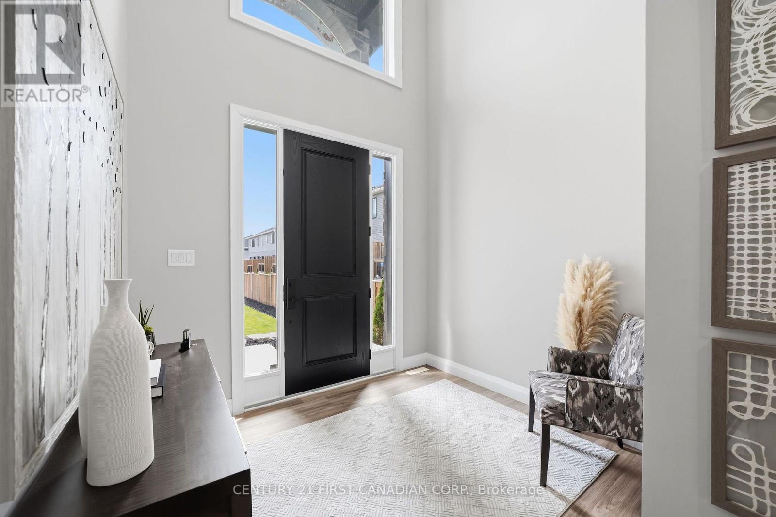 15 Nicholson Street, Lucan Biddulph, Ontario  N0M 2J0 - Photo 4 - X13658120