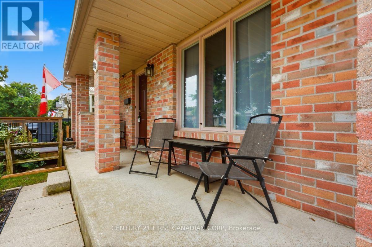 212 Martinet Avenue, London East, Ontario  N5V 4K2 - Photo 3 - X13658154