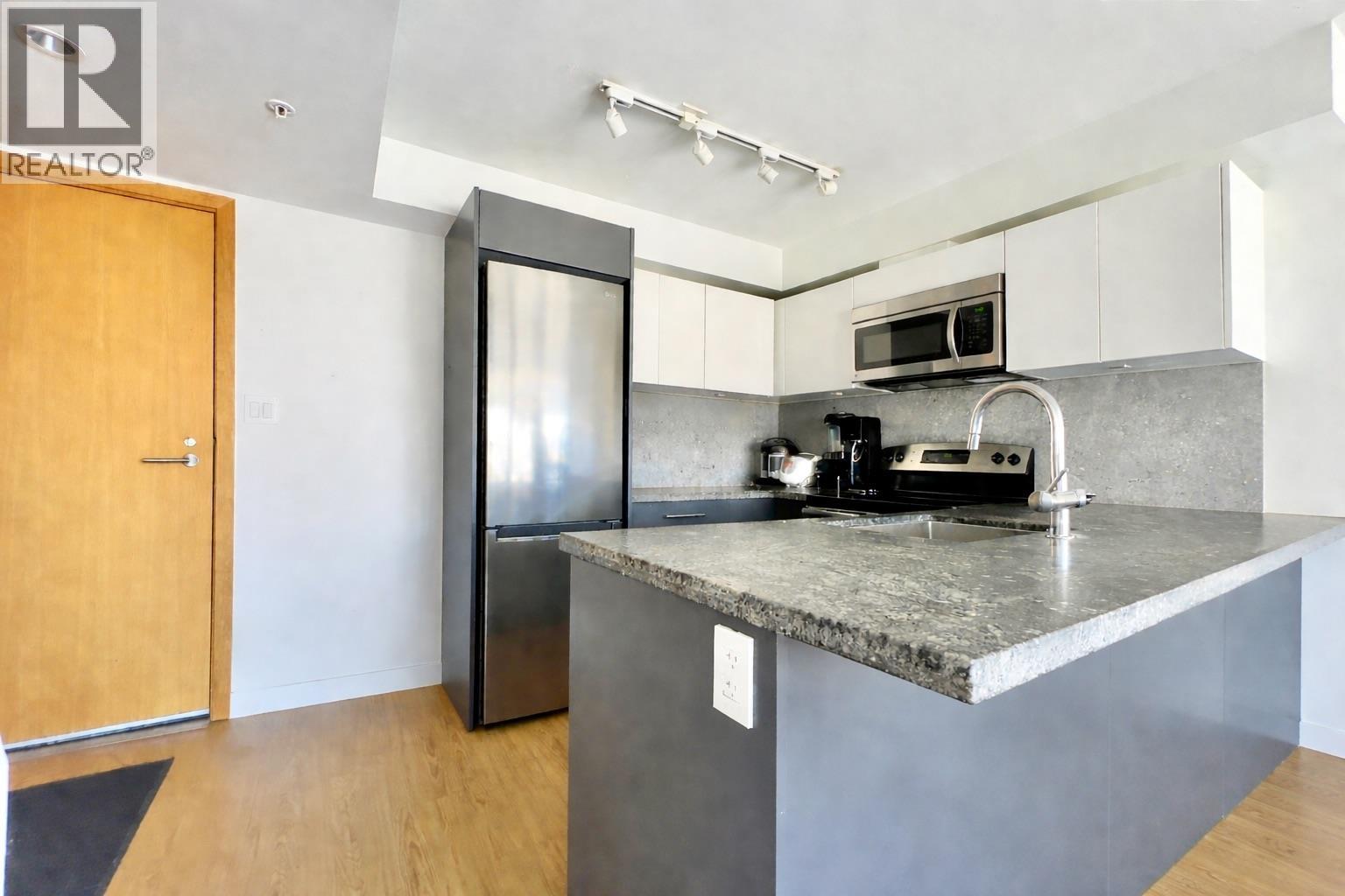 802 188 KEEFER STREET, Vancouver, British Columbia