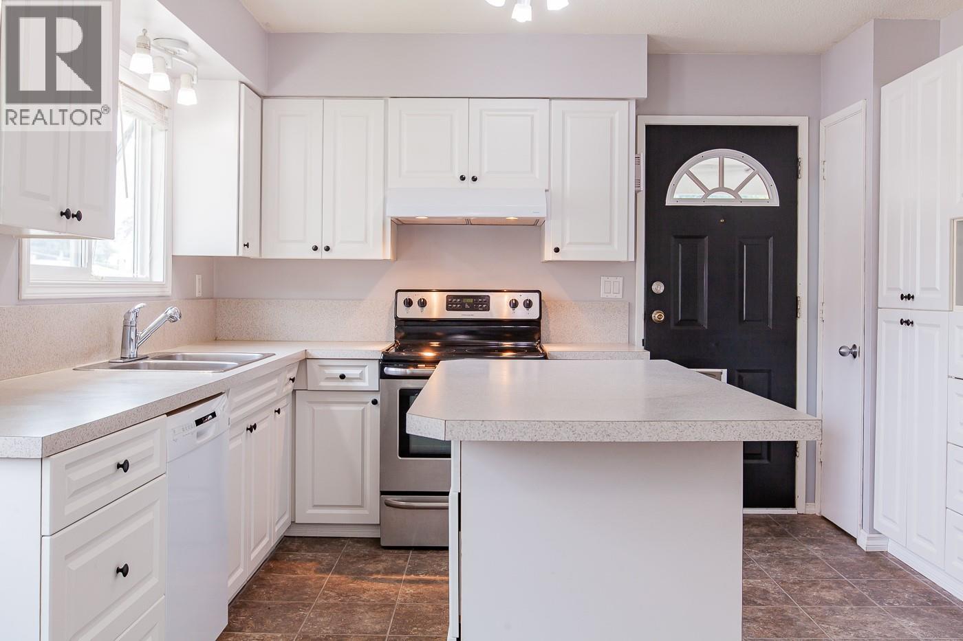 1669 Westmount Drive, Kamloops, British Columbia  V2B 6A4 - Photo 4 - 10397260