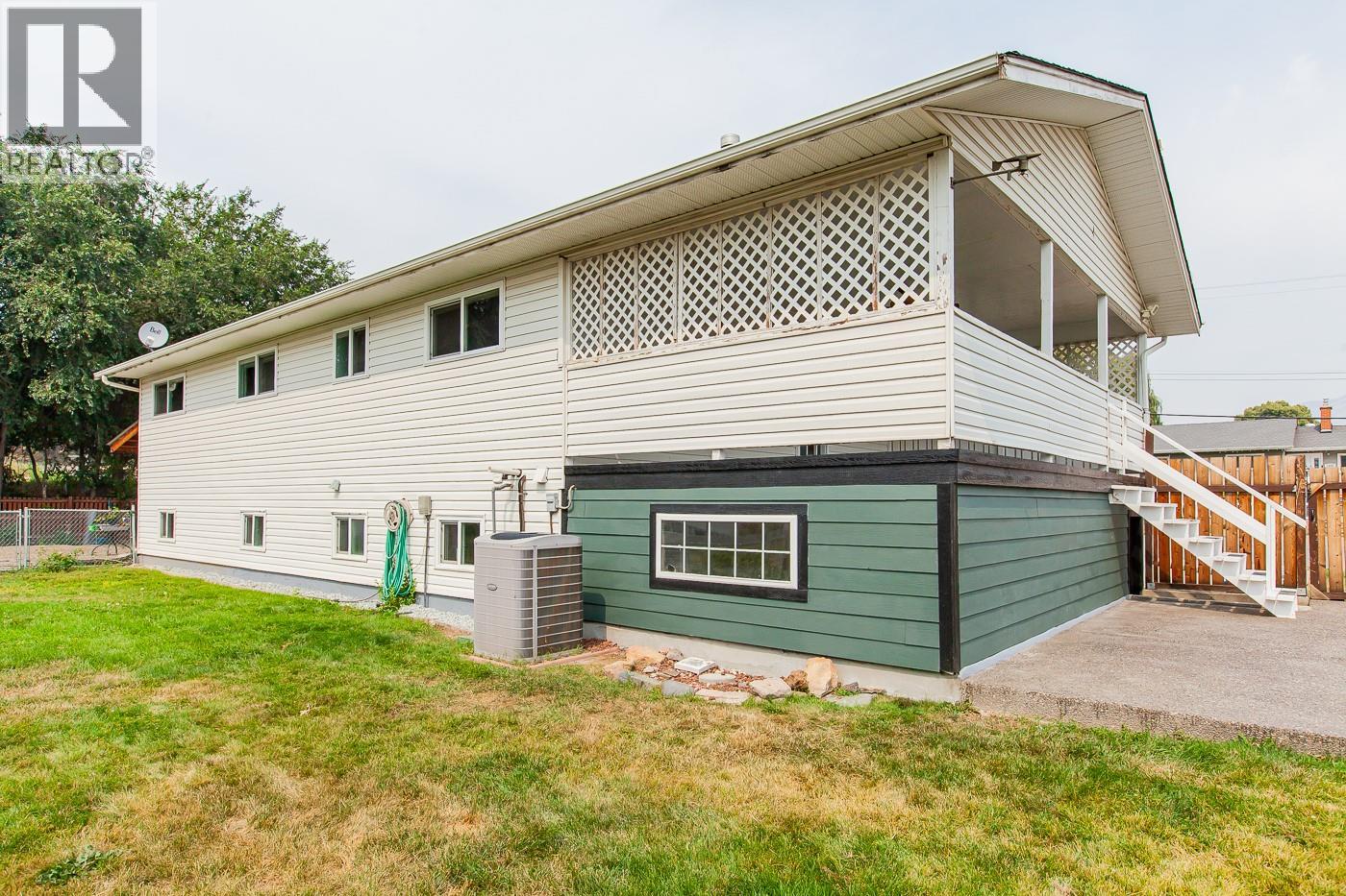 1669 Westmount Drive, Kamloops, British Columbia  V2B 6A4 - Photo 2 - 10397260