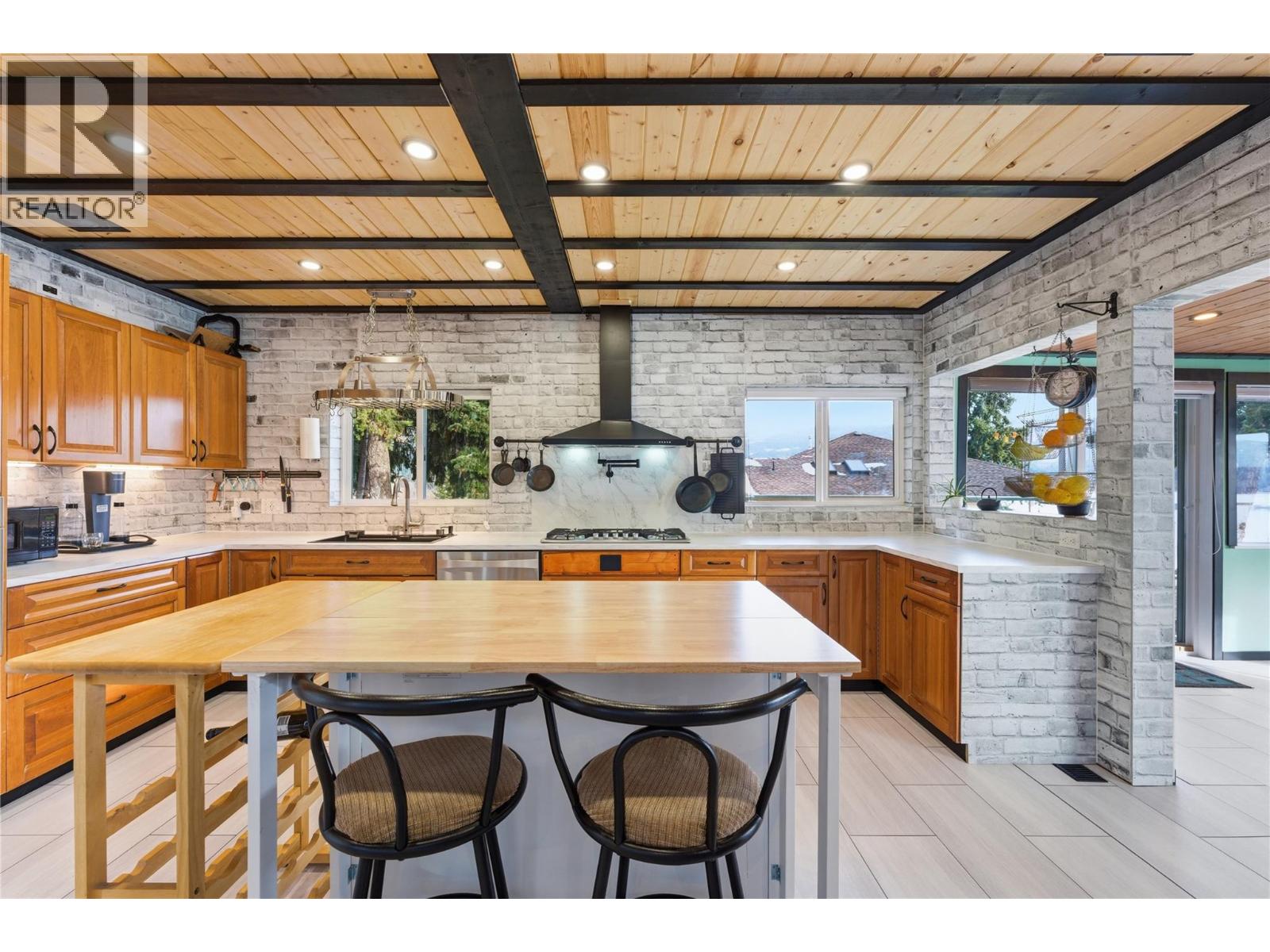 3690 Southview Road, Tappen, British Columbia  V0E 2X1 - Photo 8 - 10397324