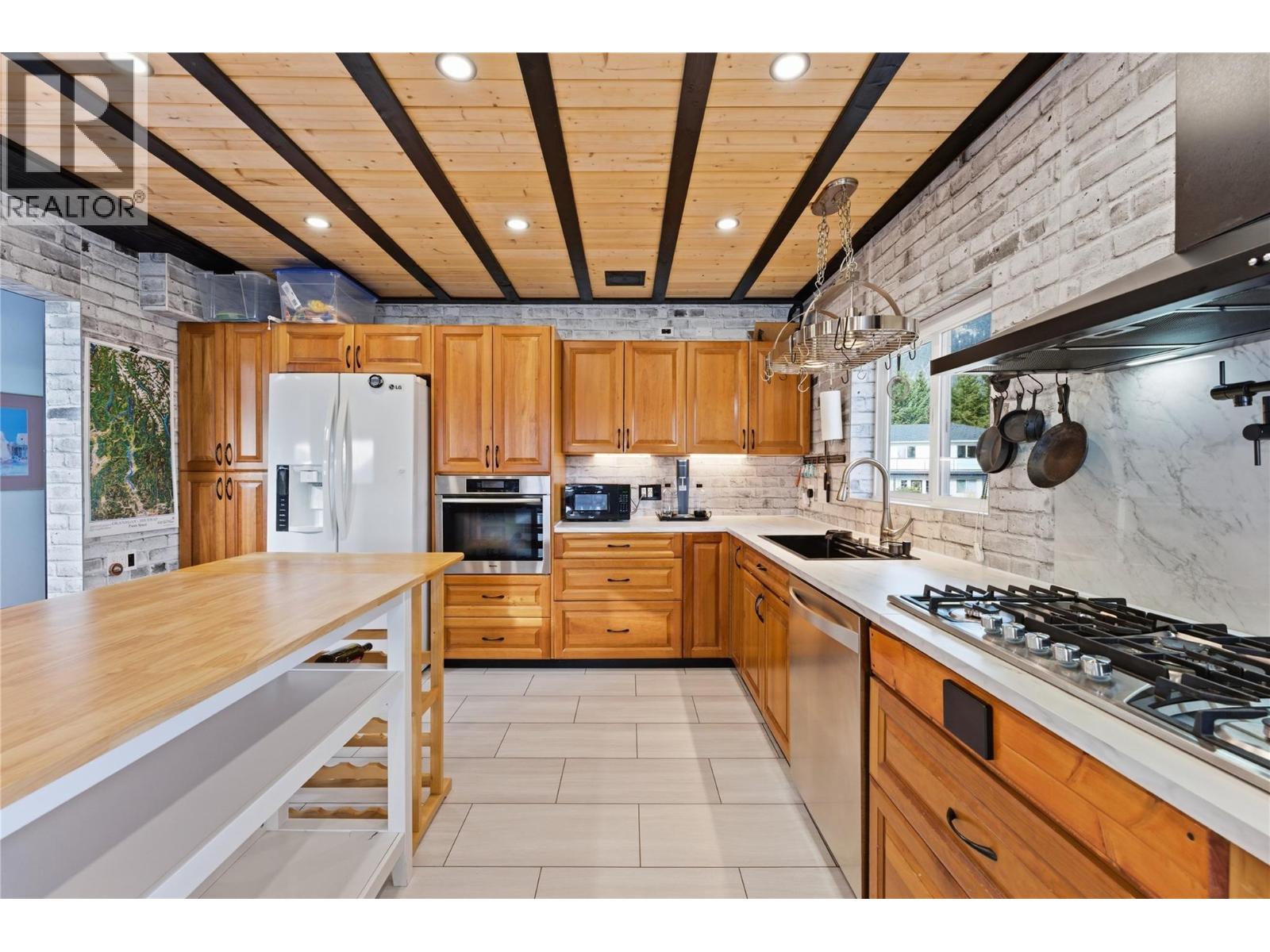 3690 Southview Road, Tappen, British Columbia  V0E 2X1 - Photo 9 - 10397324