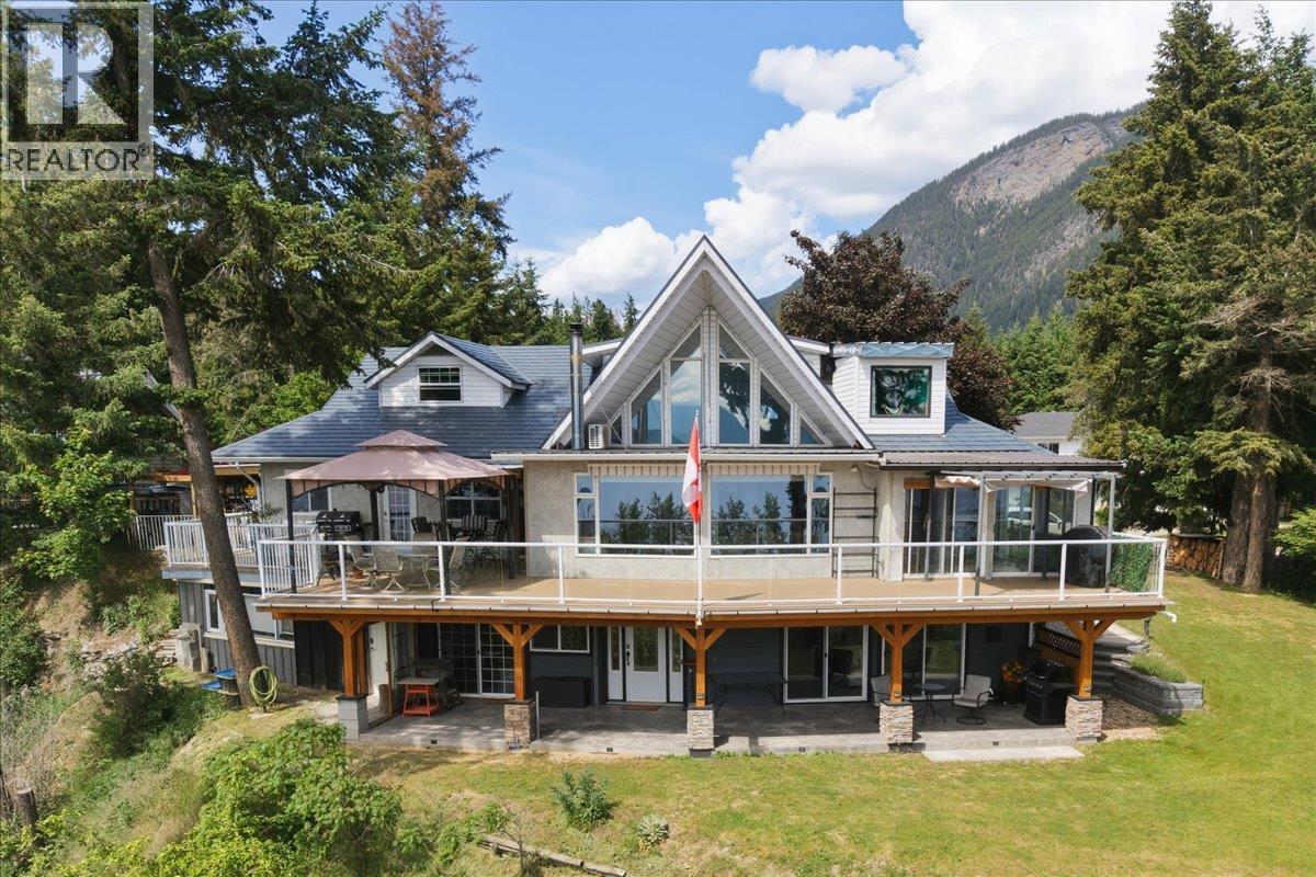 3690 Southview Road, Tappen, British Columbia  V0E 2X1 - Photo 3 - 10397324