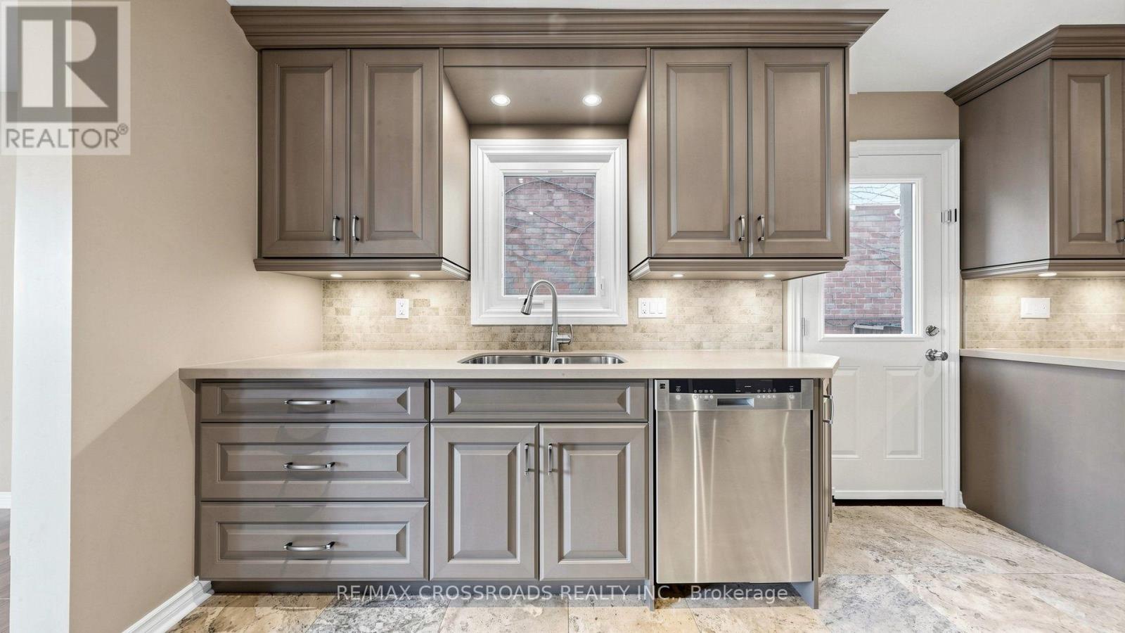 1 Redwood Lane, Markham (Unionville), Ontario  L3R 3Z1 - Photo 12 - N13658034