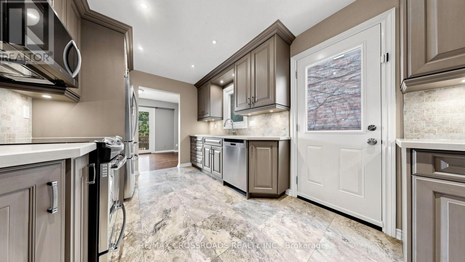 1 Redwood Lane, Markham (Unionville), Ontario  L3R 3Z1 - Photo 8 - N13658034