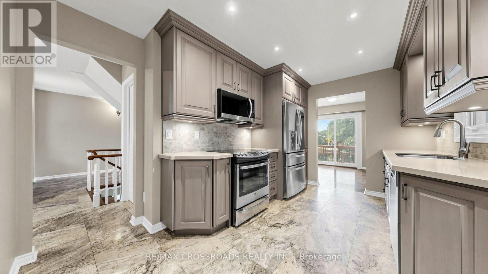 1 Redwood Lane, Markham (Unionville), Ontario  L3R 3Z1 - Photo 9 - N13658034