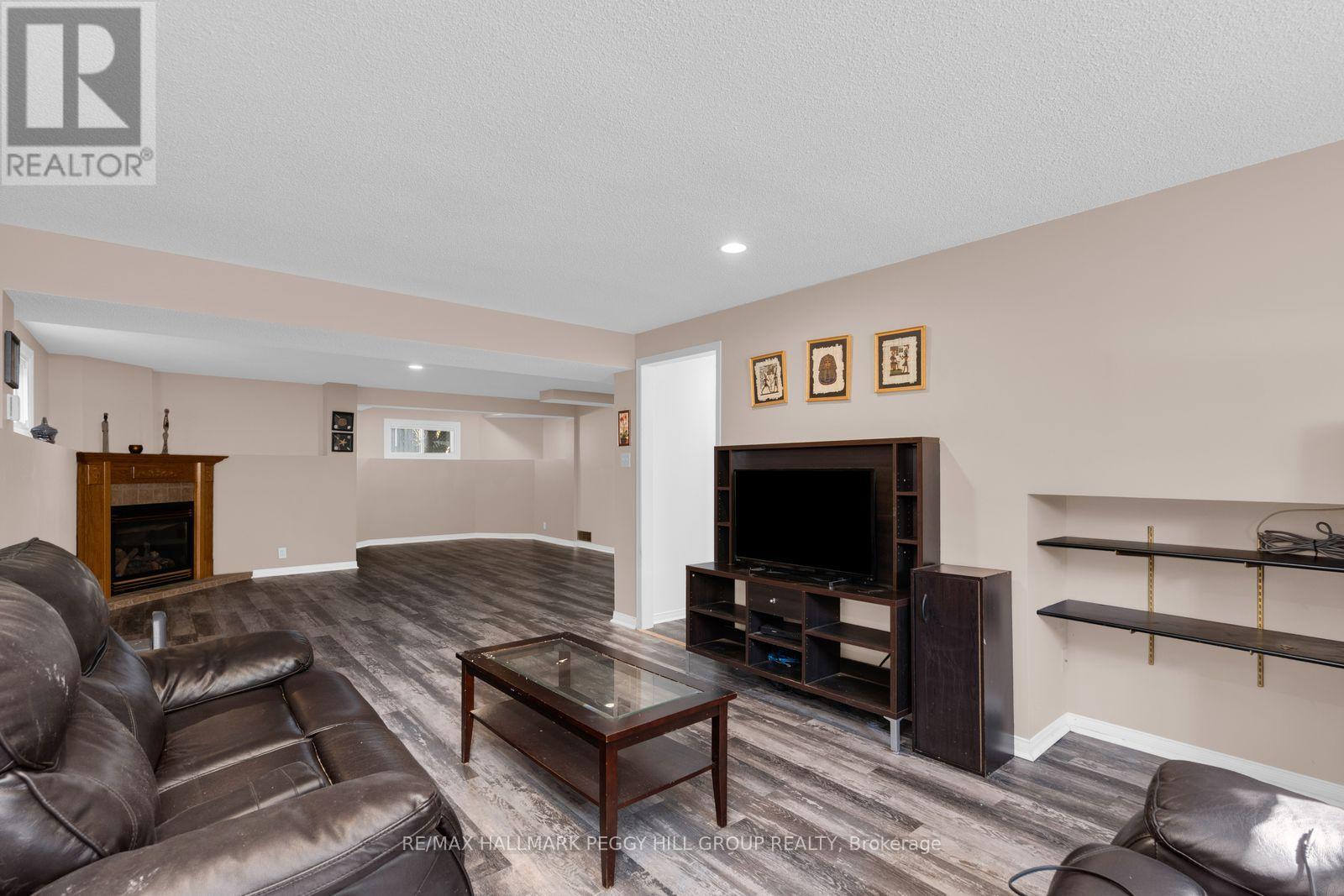 31 Edenbridge Drive, Essa, Ontario  L3W 0K7 - Photo 15 - N13658058