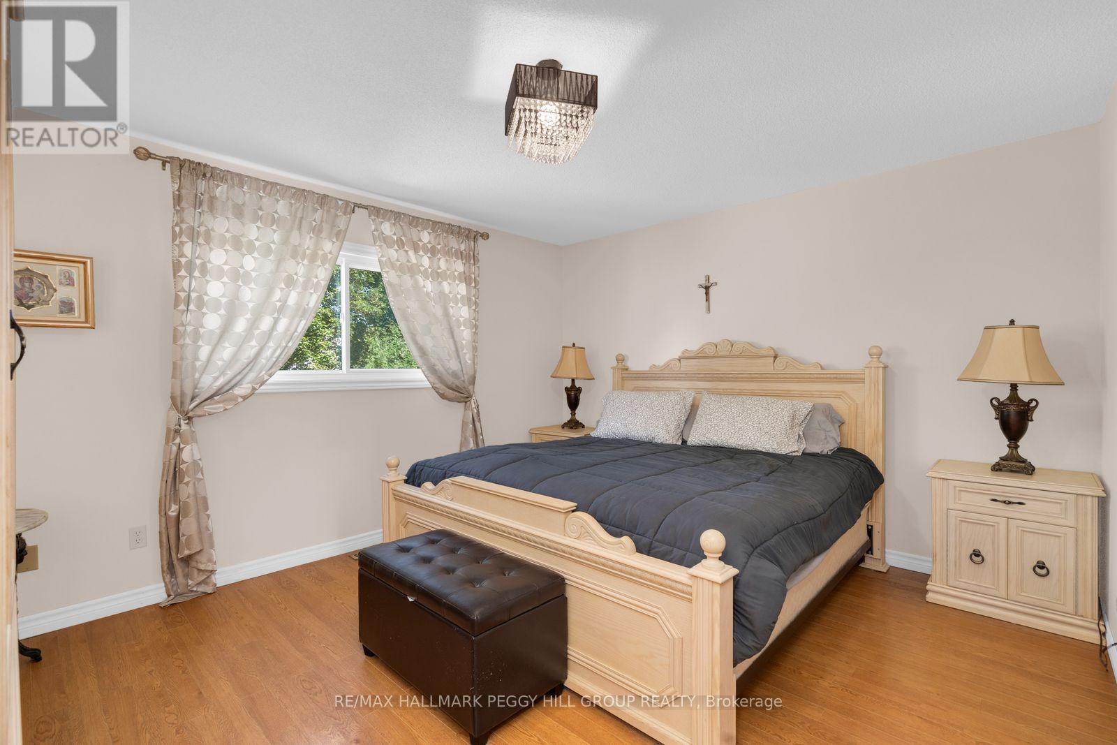31 Edenbridge Drive, Essa, Ontario  L3W 0K7 - Photo 7 - N13658058