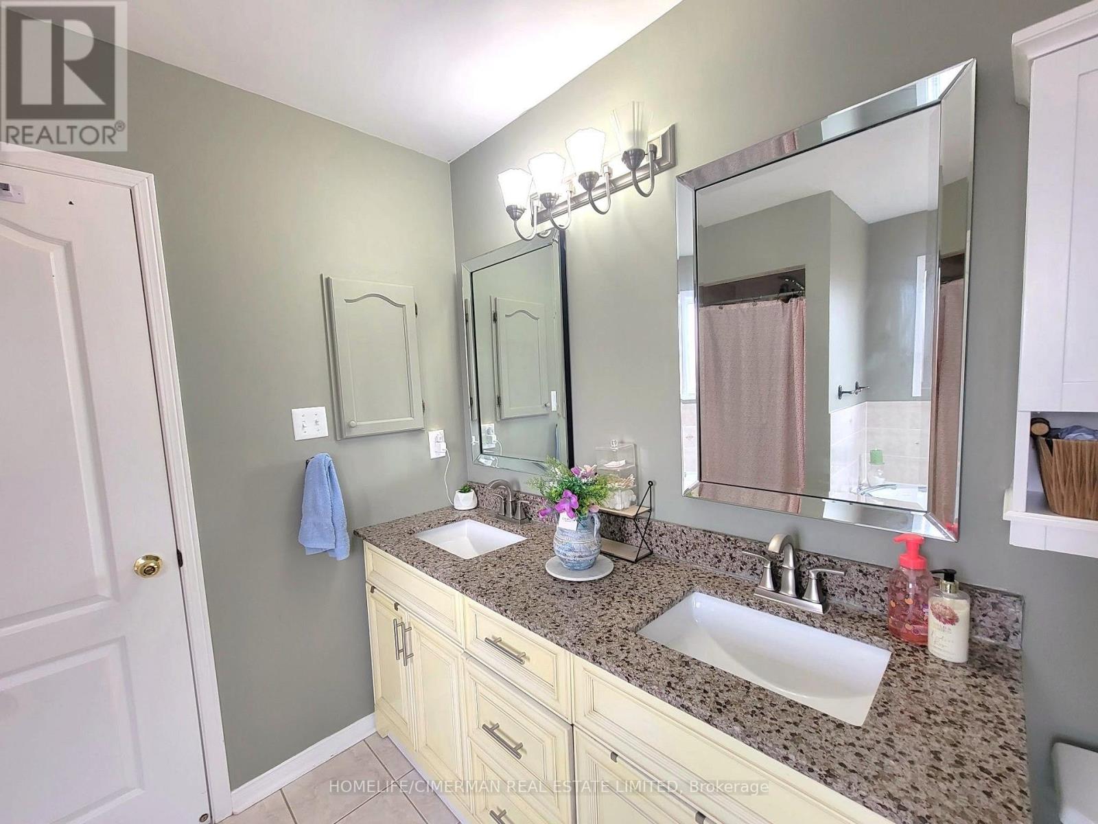 256 Mcbride Crescent, Newmarket, Ontario  L3X 2W4 - Photo 16 - N13658178