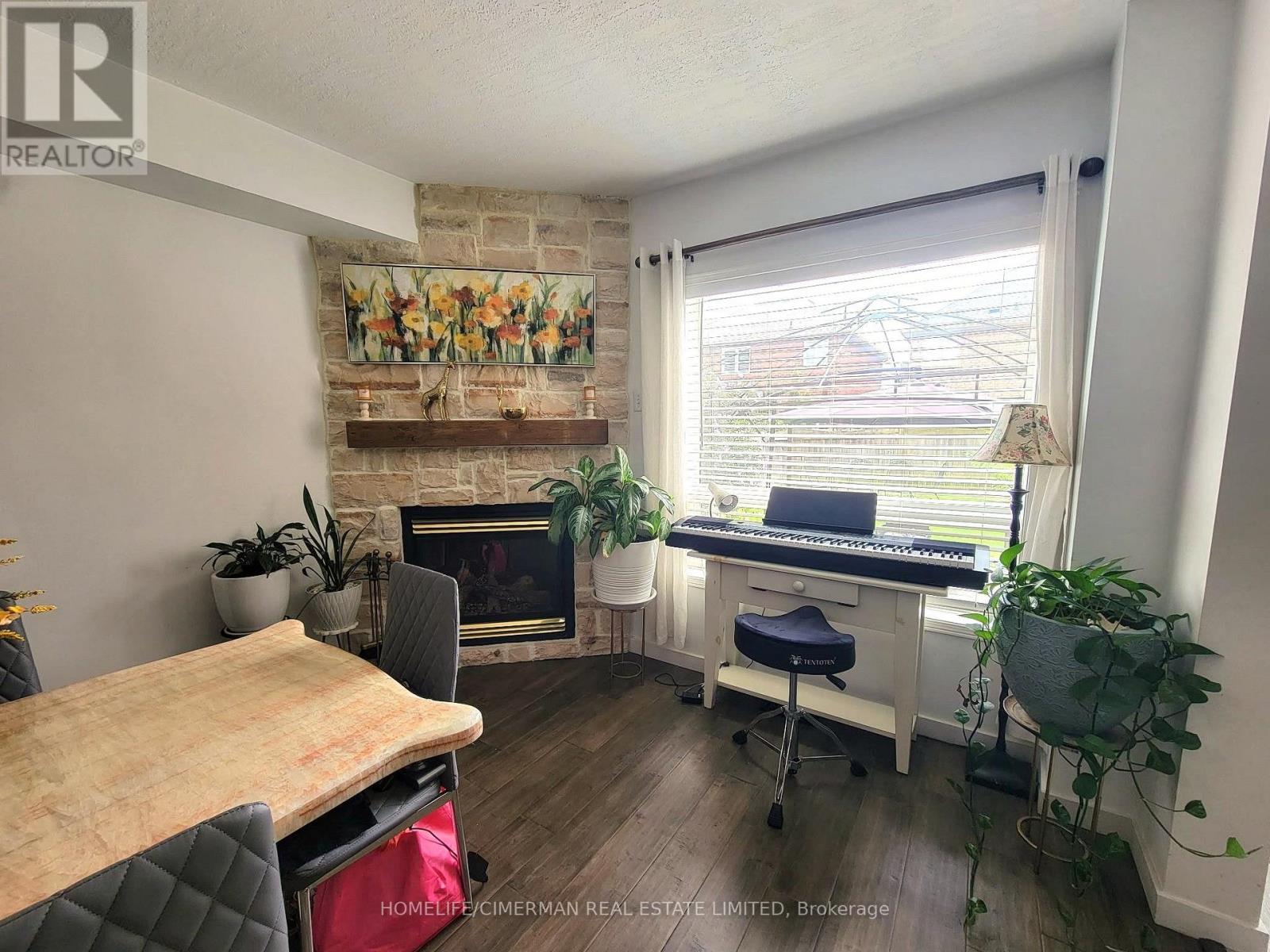 256 Mcbride Crescent, Newmarket, Ontario  L3X 2W4 - Photo 4 - N13658178