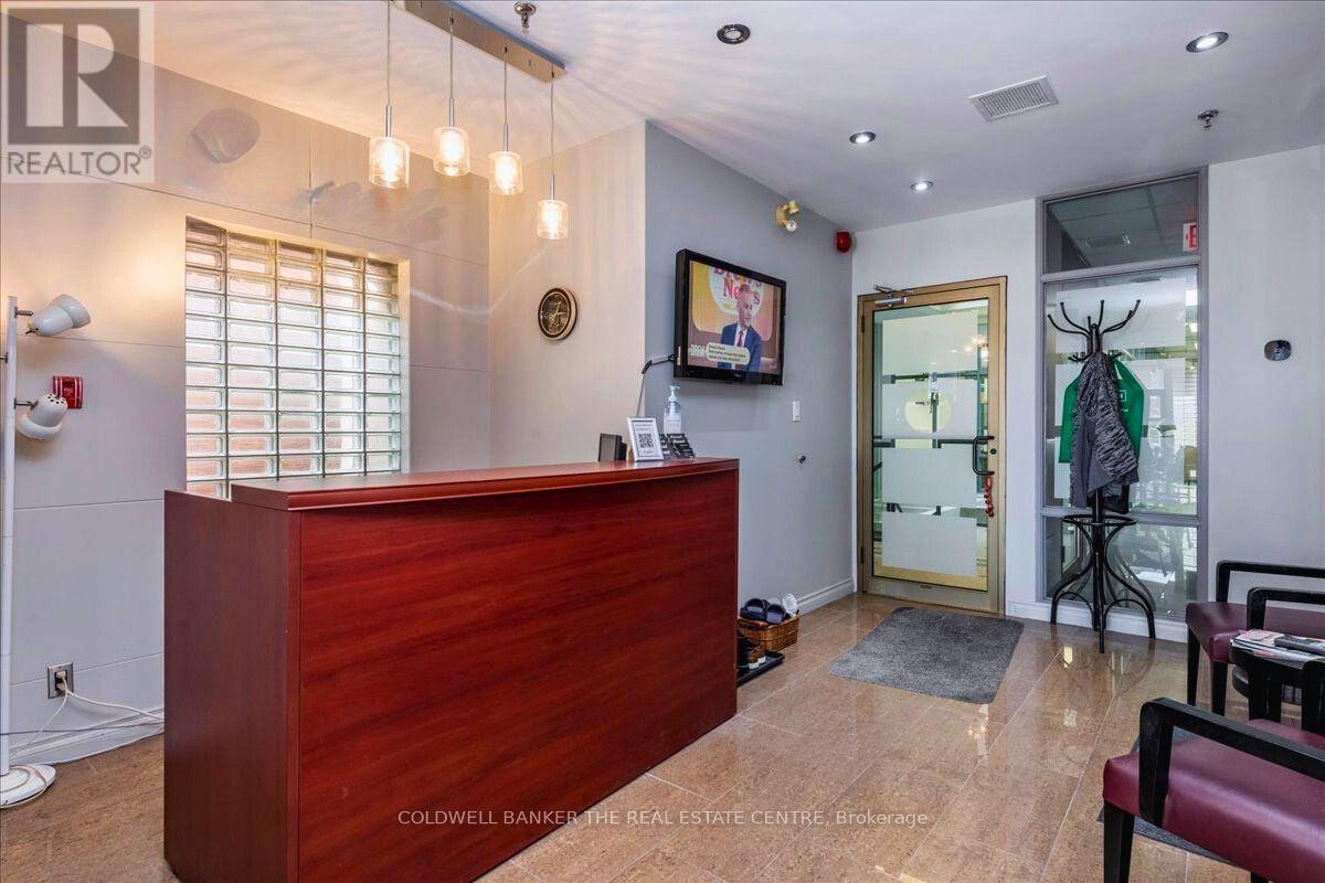 200 - 50 Dunlop Street E, Barrie, Ontario  L4M 6J9 - Photo 2 - S13658070
