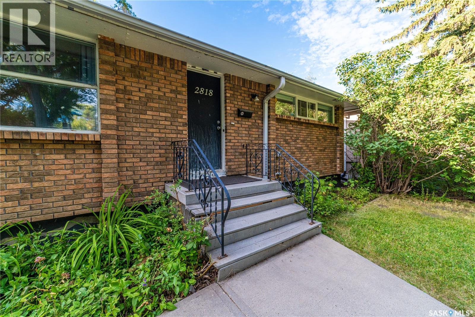 2818 23rd Avenue, Regina, Saskatchewan  S4S 1E6 - Photo 2 - SK045127