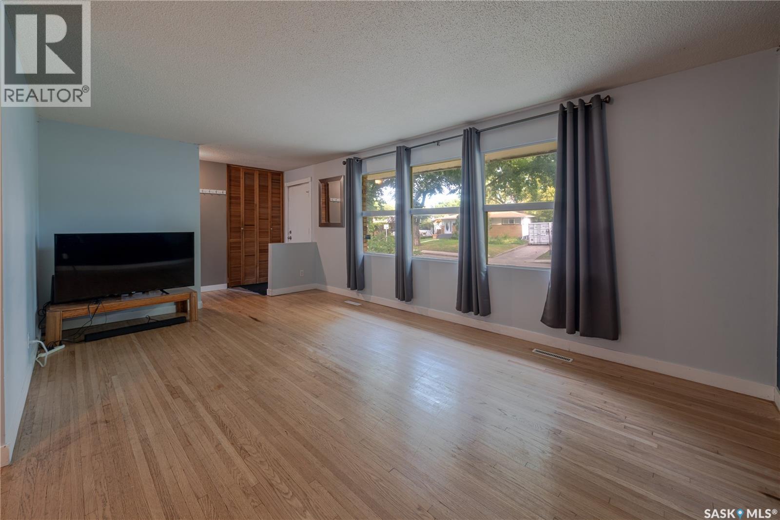 2818 23rd Avenue, Regina, Saskatchewan  S4S 1E6 - Photo 4 - SK045127