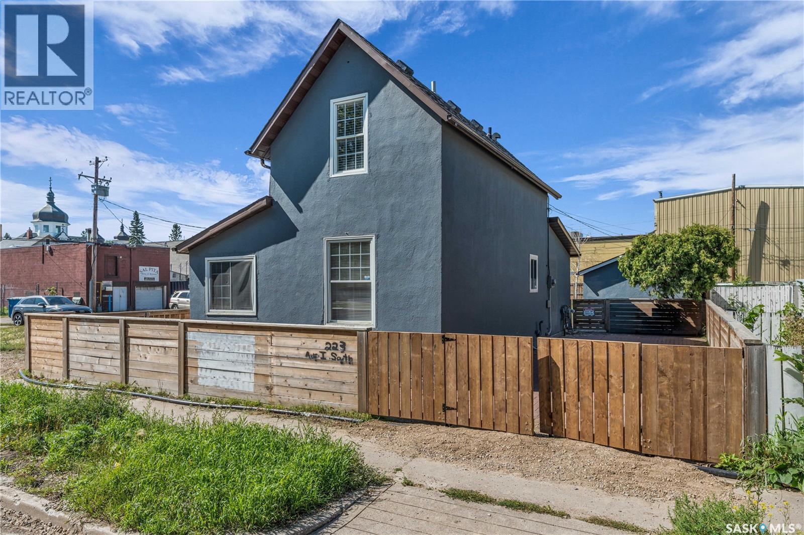 223 I Avenue S, Saskatoon, Saskatchewan  S7M 1X8 - Photo 1 - SK045099