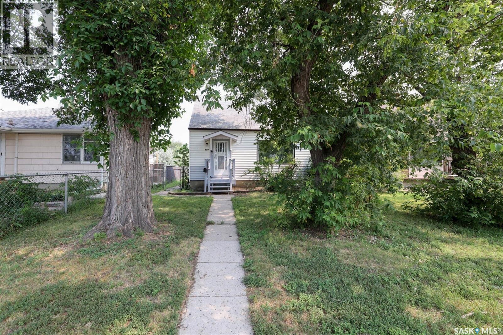 859 Pasqua Street, Regina, Saskatchewan  S4T 4K7 - Photo 2 - SK045069
