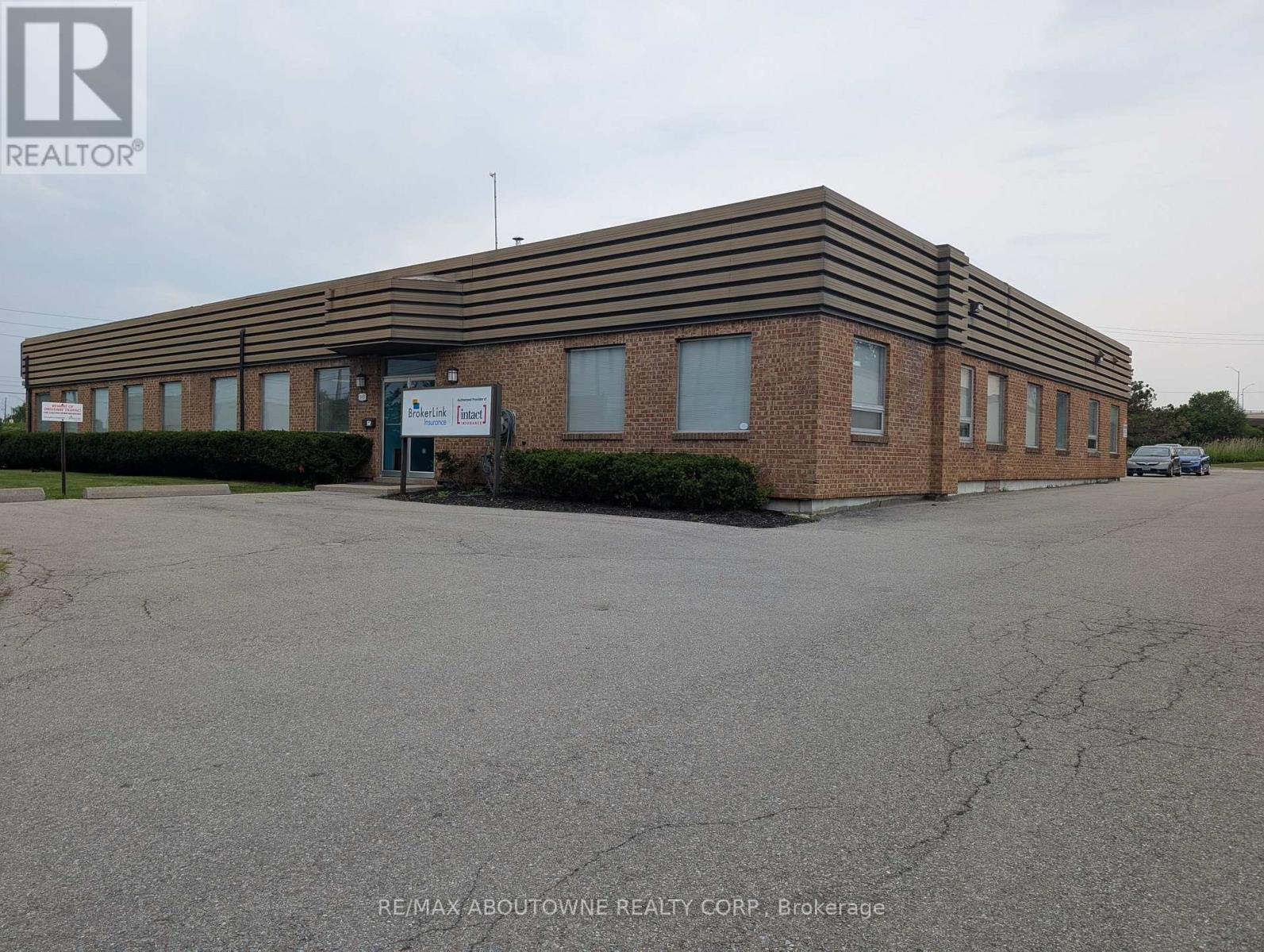349 Davis Road, Oakville, Ontario L6J 2X2 - Photo 2 - W13658094
