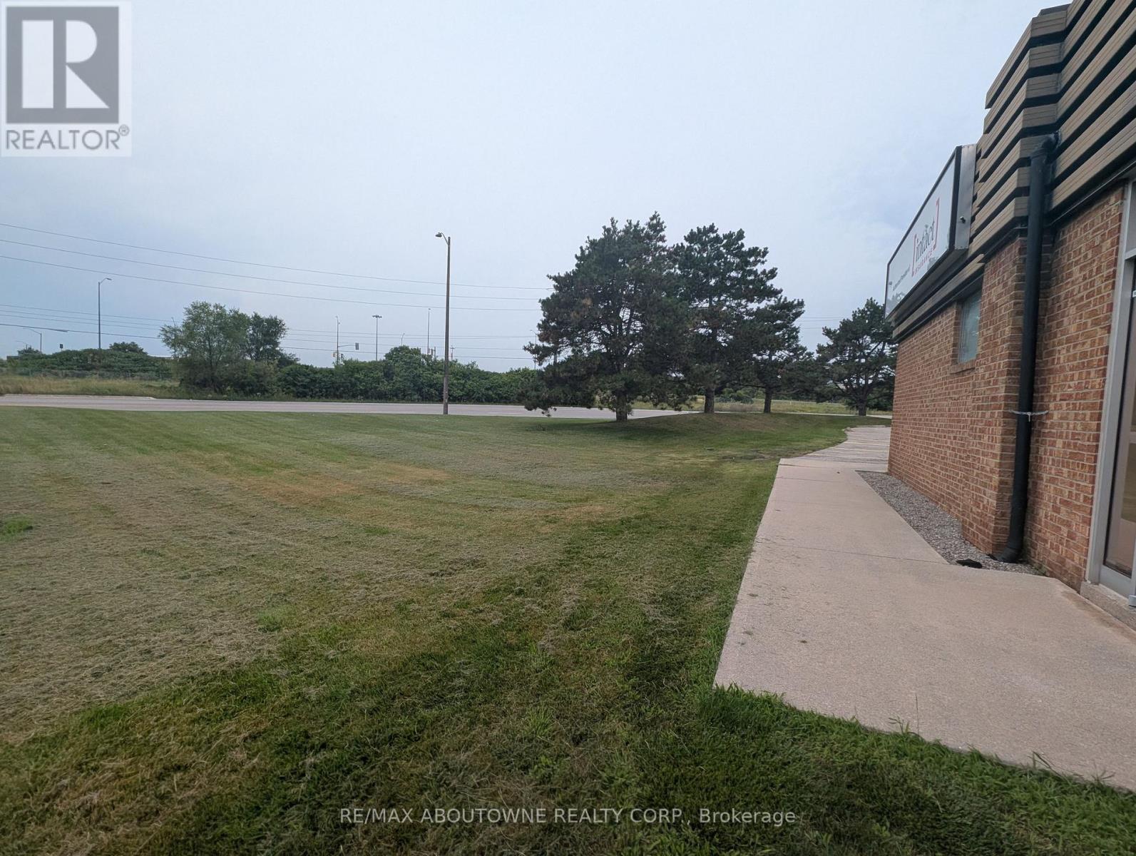 349 Davis Road, Oakville, Ontario L6J 2X2 - Photo 9 - W13658094