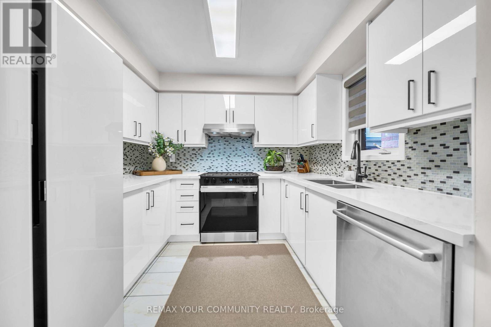 26 Ted Wray Circle, Toronto, Ontario  M3L 0G5 - Photo 12 - W13658110