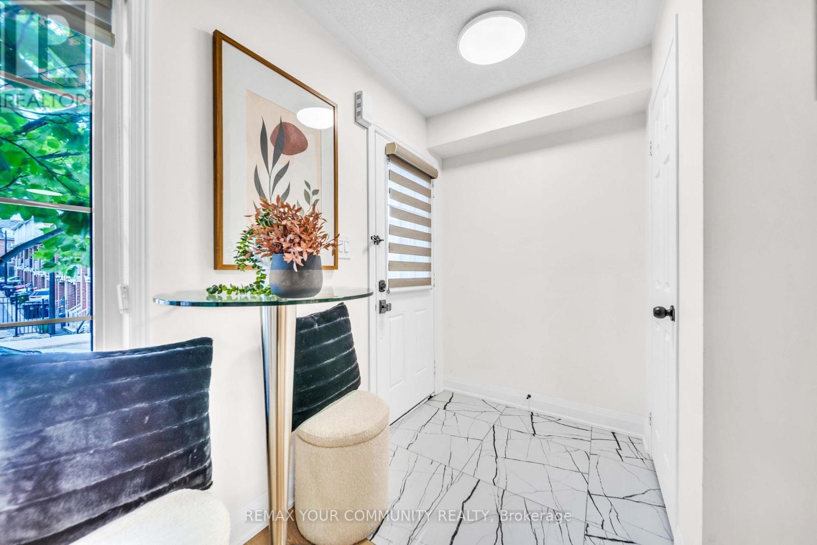 26 Ted Wray Circle, Toronto, Ontario  M3L 0G5 - Photo 4 - W13658110
