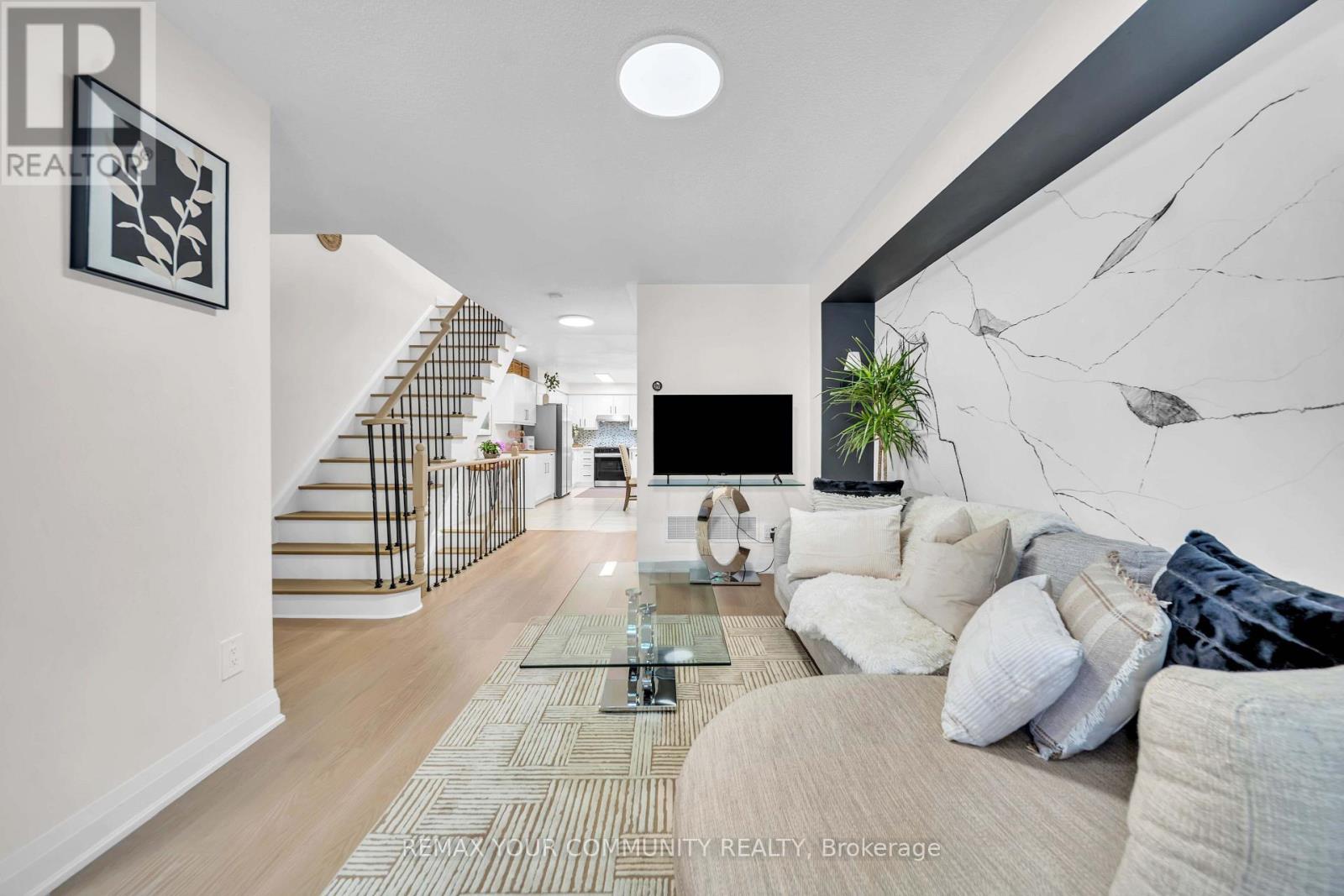 26 Ted Wray Circle, Toronto, Ontario  M3L 0G5 - Photo 7 - W13658110