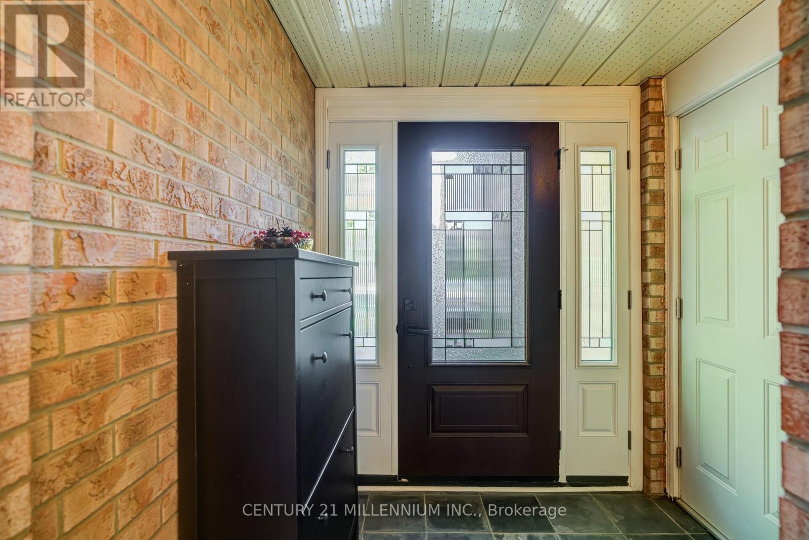 31 Mansfield Street, Brampton, Ontario  L6S 2X8 - Photo 3 - W13657856