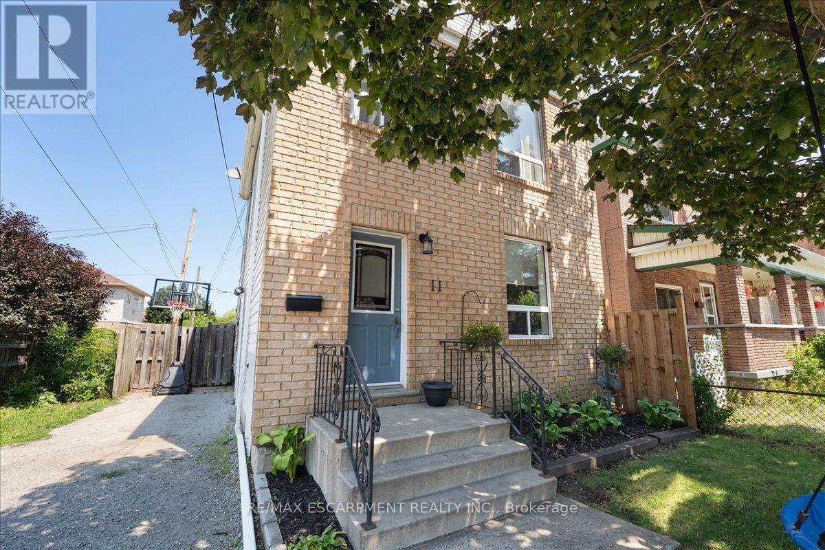 11 Primrose Avenue, Hamilton, Ontario  L8L 2K7 - Photo 3 - X13658114