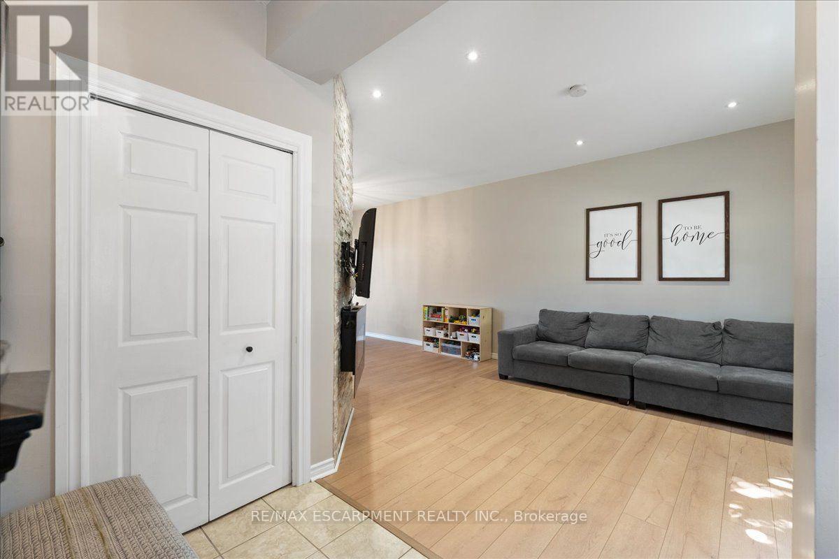 11 Primrose Avenue, Hamilton, Ontario  L8L 2K7 - Photo 4 - X13658114