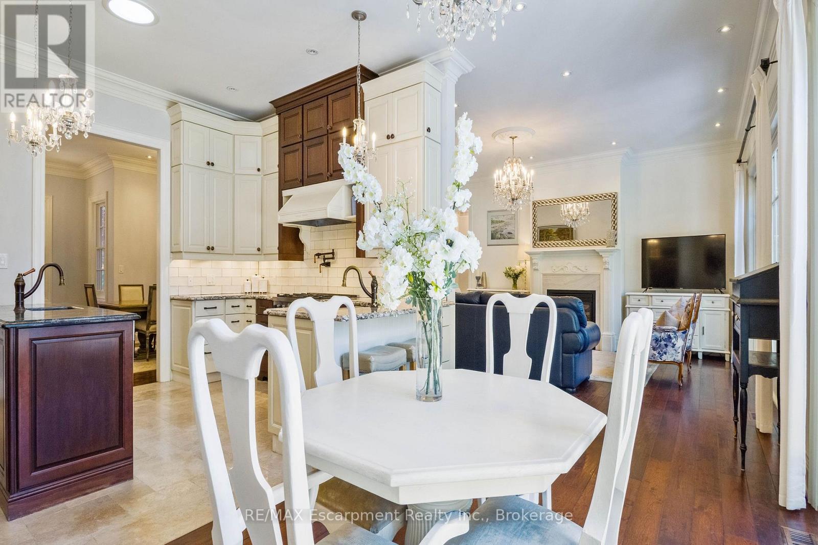 2073 Deramore Drive, Oakville, Ontario  L6J 2P7 - Photo 11 - W13634846