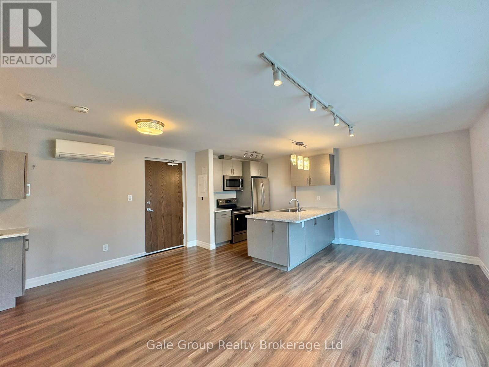 201 - 5 Paisley Boulevard E, Mississauga, Ontario  L6A 1P3 - Photo 5 - W13658066