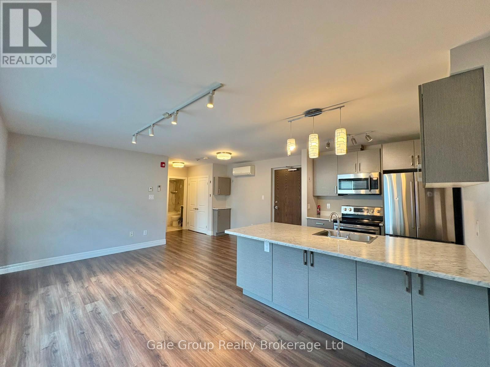 201 - 5 Paisley Boulevard E, Mississauga, Ontario  L6A 1P3 - Photo 4 - W13658066